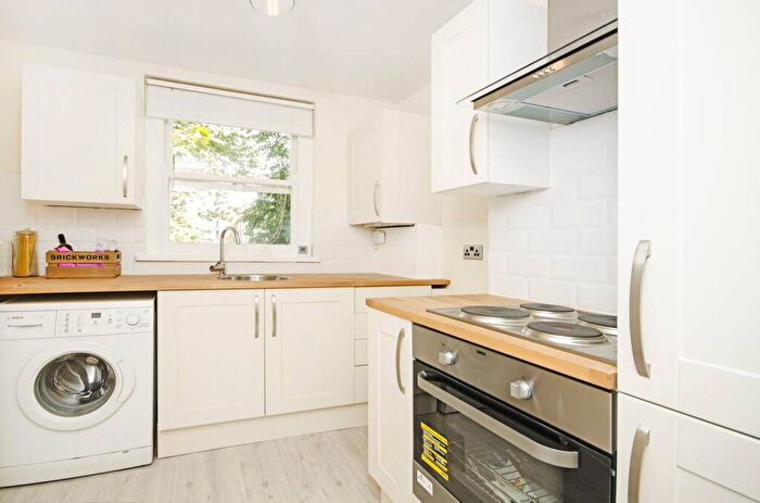 2 Bedroom Flat To Rent In Dalston Lane, Dalston, London, E8