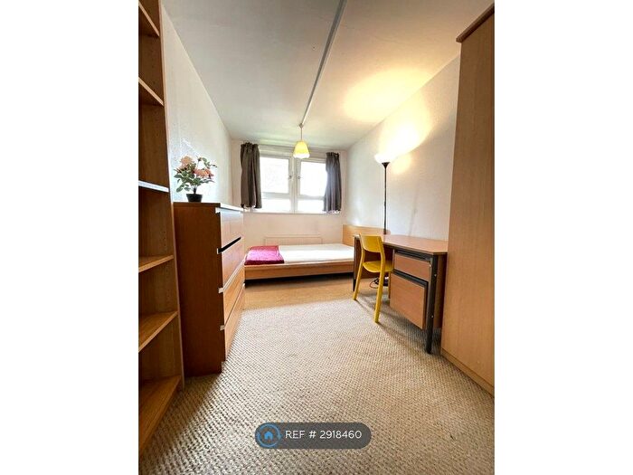 5 Bedroom Flat To Rent In Drakeley Court, London, N5
