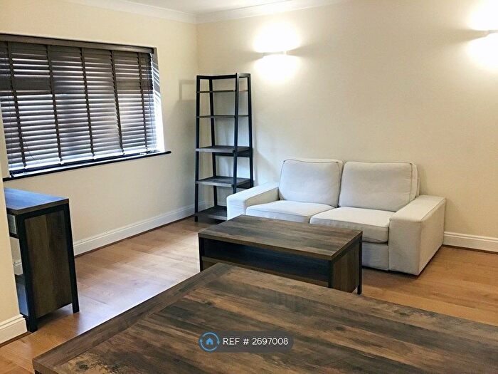 2 Bedroom Flat To Rent In Vauxhall, London, SW8