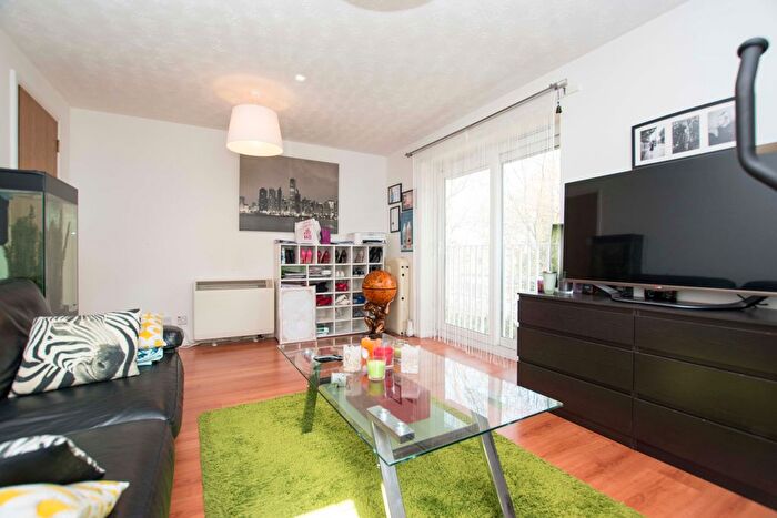 2 Bedroom Flat To Rent In Garrick Drive, Plumstead, London, Greater London, SE28