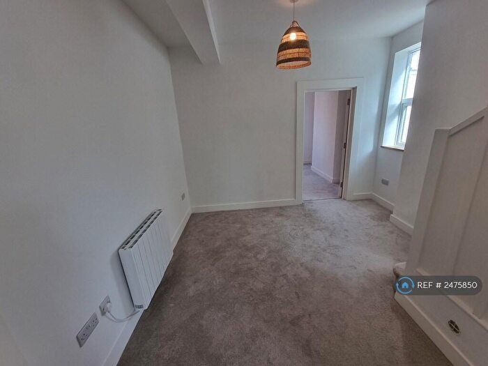 1 Bedroom Flat To Rent In Victoria Road, Swindon, SN1