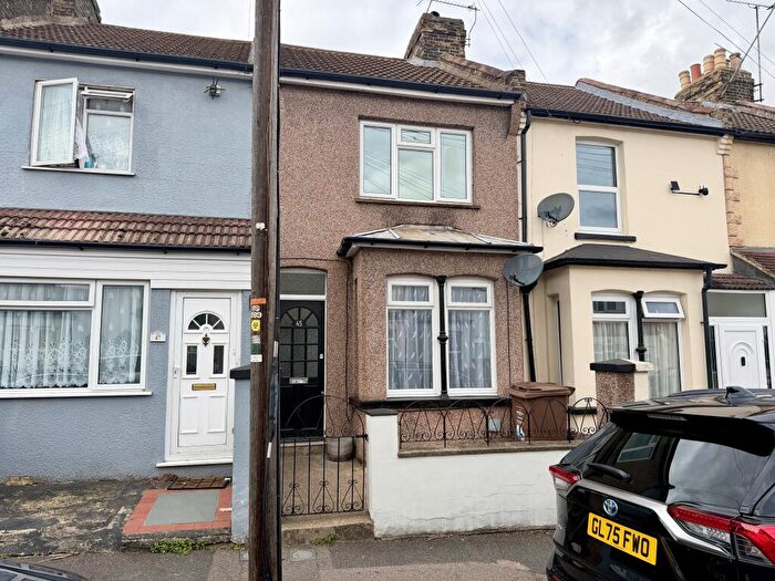 3 Bedroom Terraced House For Sale In Chaucer Road, Gillingham, Medway, ME7