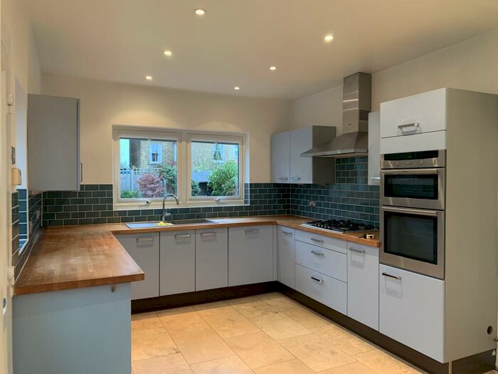 4 Bedroom Detached House To Rent In Blake Road, Croydon, CR0