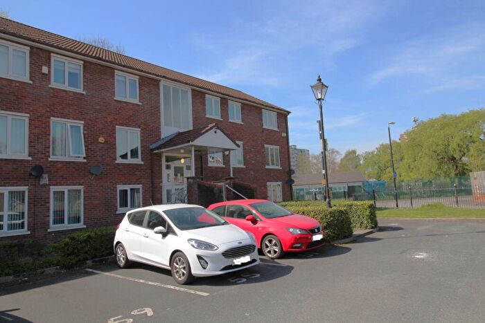 3 Bedroom Apartment For Sale In Lockett Gardens, Salford, M3
