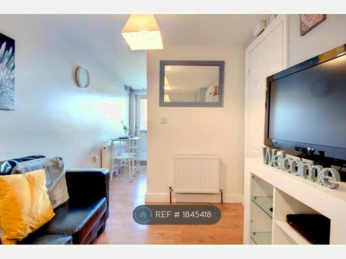 Studio To Rent In Carnaby Road, Sheffield, S6