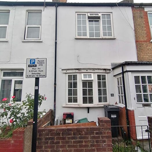 4 Bedroom Terraced House To Rent In Myrtle Road, Hounslow, TW3