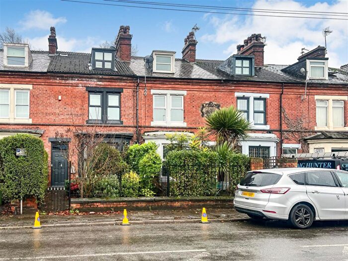 4 Bedroom Terraced House For Sale In Wakefield Road, Pontefract, WF8