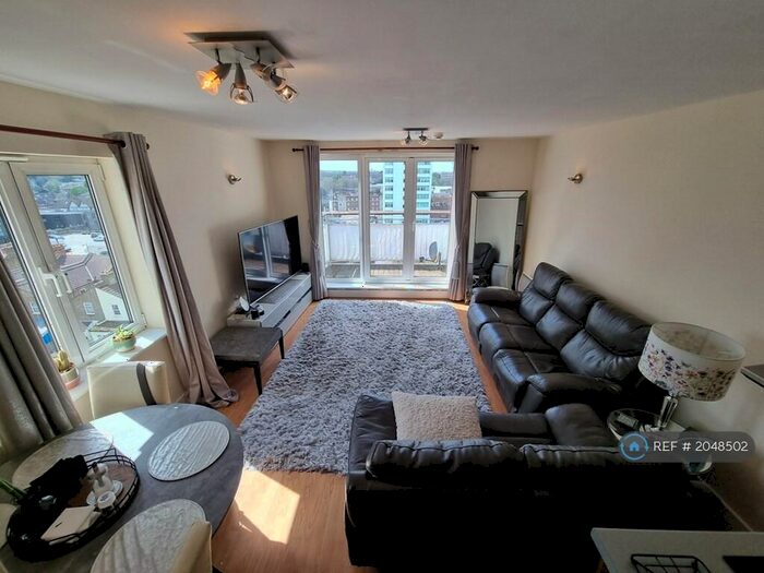 2 Bedroom Flat To Rent In Skyline Court, Croydon, CR0