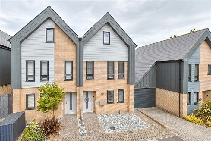 4 Bedroom Town House For Sale In Commodores Close, Minster-On-Sea, Kent, ME12