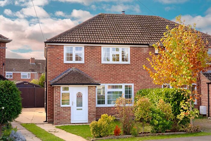 3 Bedroom Semi Detached House For Sale In Beech Crescent, Kidlington, OX5