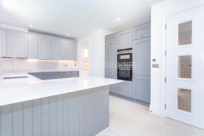 5 Bedroom Detached House To Rent In Lushington Drive, Barnet, EN4