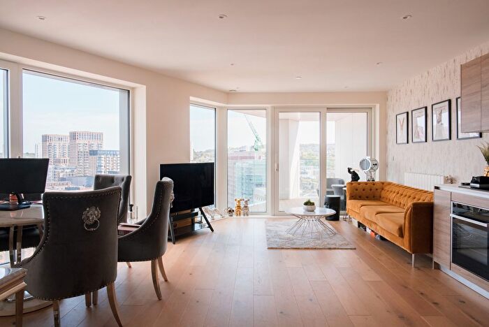 1 Bedroom Flat For Sale In Duke Of Wellington Avenue, Woolwich, SE18