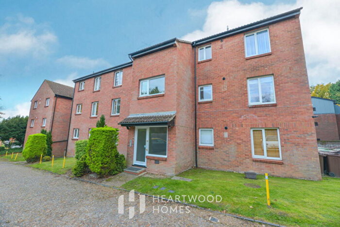 2 Bedroom Flat For Sale In Avondale Court, Upper Lattimore Road, St. Albans, AL1