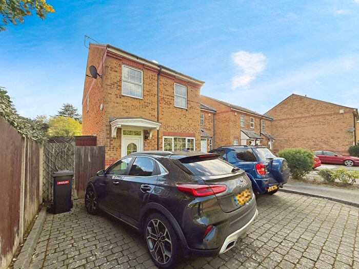 3 Bedroom End Terrace House For Sale In Oakleigh Close, Swanley, BR8