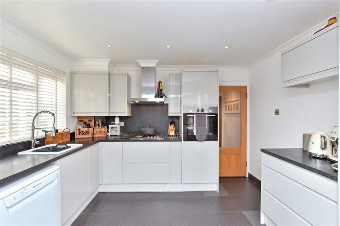 4 Bedroom Chalet For Sale In Pitt Gardens, Woodingdean, Brighton, East Sussex, BN2