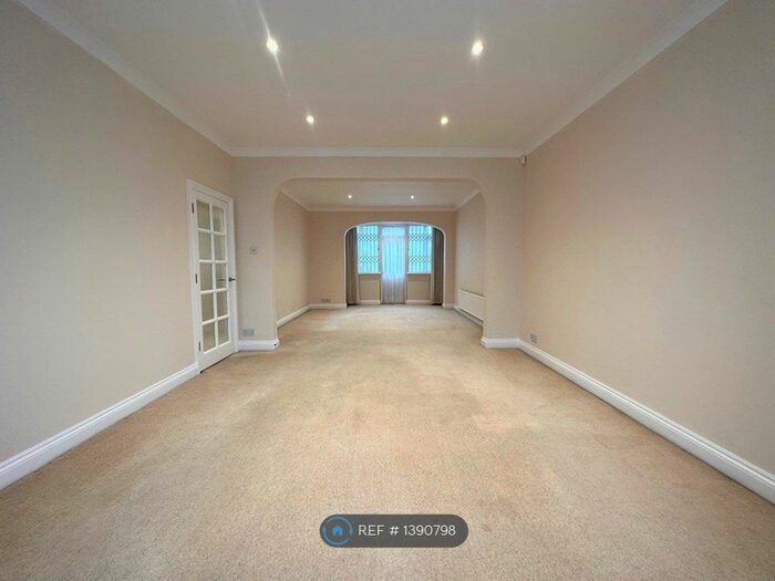 4 Bedroom Semi-Detached House To Rent In Hillcrest Avenue, London, NW11