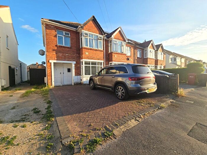 2 Bedroom Flat To Rent In Carlisle Road, Slough, SL1