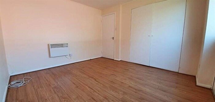 2 Bedroom Flat To Rent In Chalfont Close, Hemel Hempstead, HP2