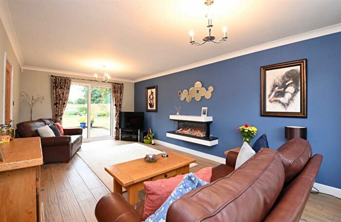 4 Bedroom Detached House For Sale In Sunningdale, Alrewas Road, Kings Bromley, DE13