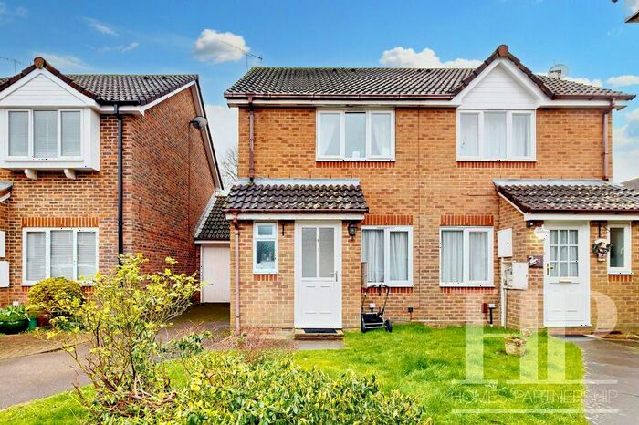 2 Bedroom Semi-Detached House To Rent In Auckland Close, Crawley, RH11