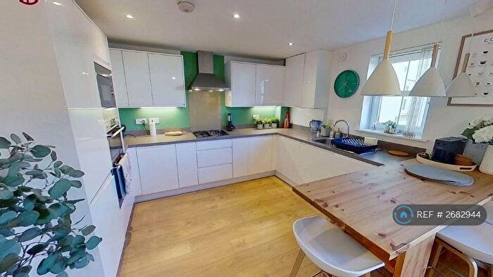 2 Bedroom Flat To Rent In College Medway, Dalkeith, EH22