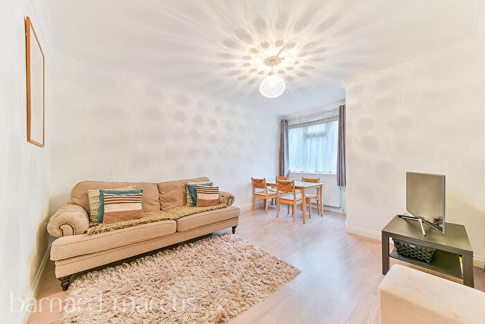 2 Bedroom Flat For Sale In Windlesham Grove, London, SW19