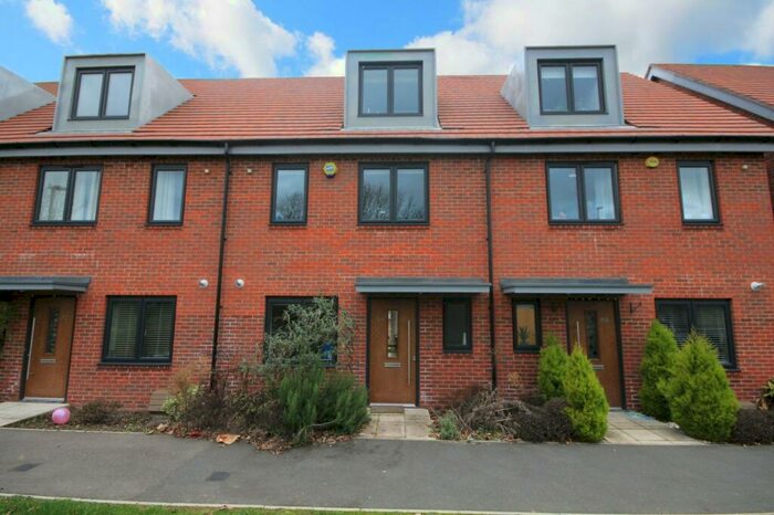 3 Bedroom Terraced House To Rent In Basingstoke Road, Reading, Berkshire, RG2