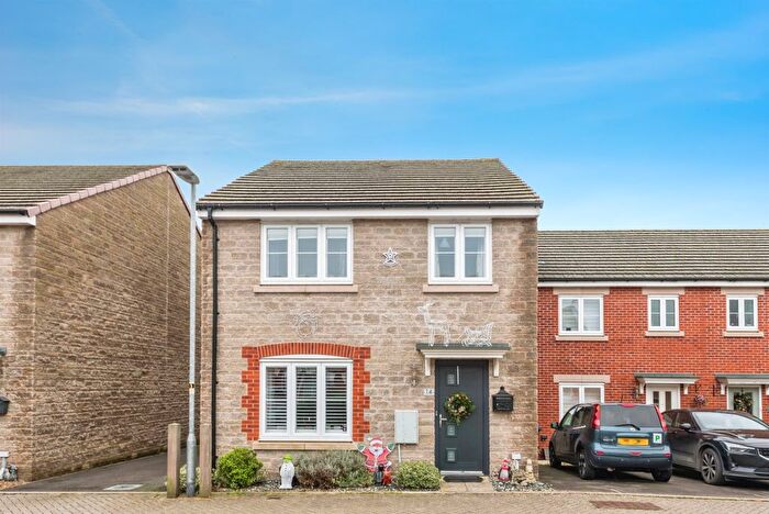 4 Bedroom Detached House For Sale In Course Meadow, Purton, Swindon, SN5