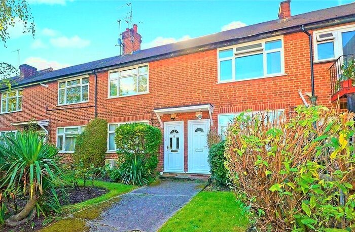 2 Bedroom Flat To Rent In Buckingham Avenue, Whetstone, N20