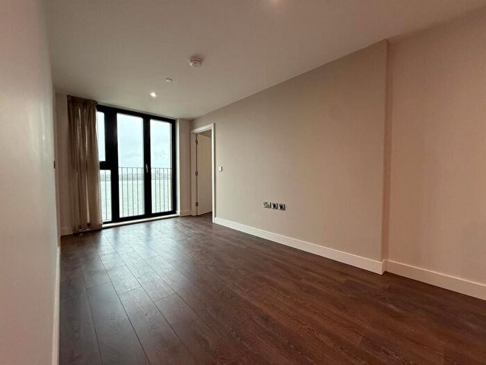 2 Bedroom Flat To Rent In Triskellion Way, Liverpool, L3