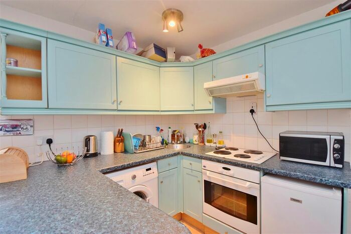 Studio To Rent In Stourton Avenue, Hanworth, TW13