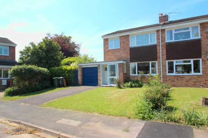 3 Bedroom Semi-Detached House To Rent In Hamble Close, Oakley RG23