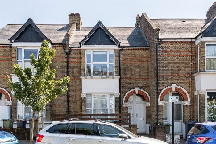 1 Bedroom Flat To Rent In Clacton Road, Walthamstow, E17