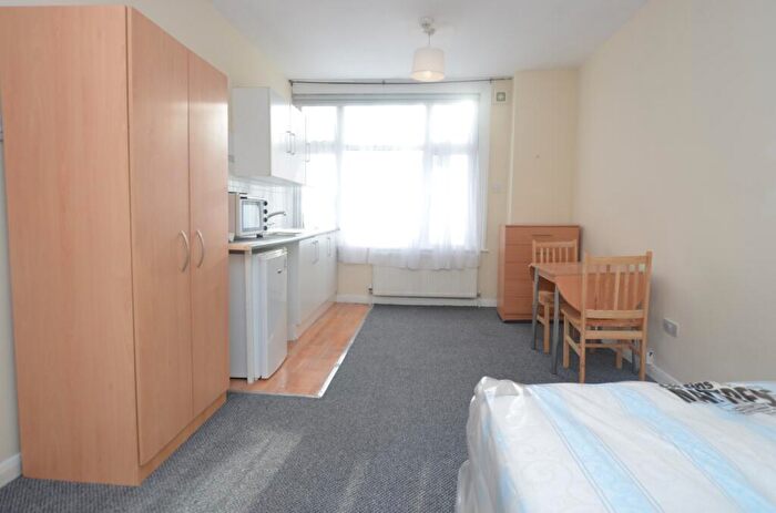 Flat To Rent In Woolstone Road London, SE23