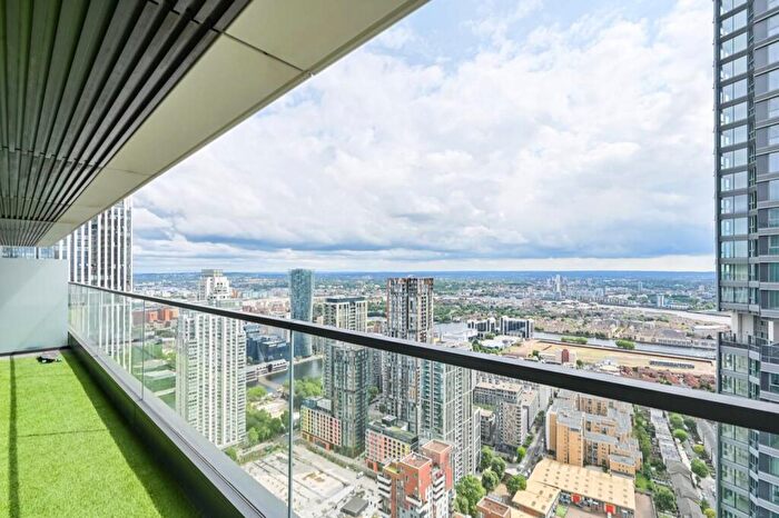 2 Bedroom Flat To Rent In The Wardian, , Canary Wharf, London, E14