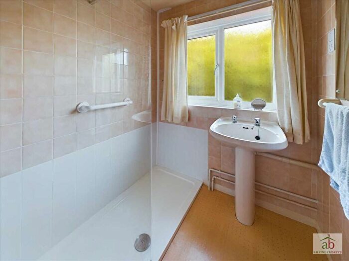 3 Bedroom End Of Terrace House For Sale In Beatrice Close, Ipswich, IP3