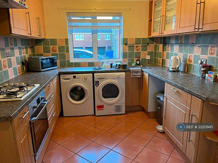 4 Bedroom Semi-Detached House To Rent In Goodhale Rd, Norwich, NR5