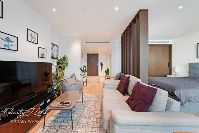 Studio For Sale In Landmark Pinnacle, Marsh Wall, London, E14
