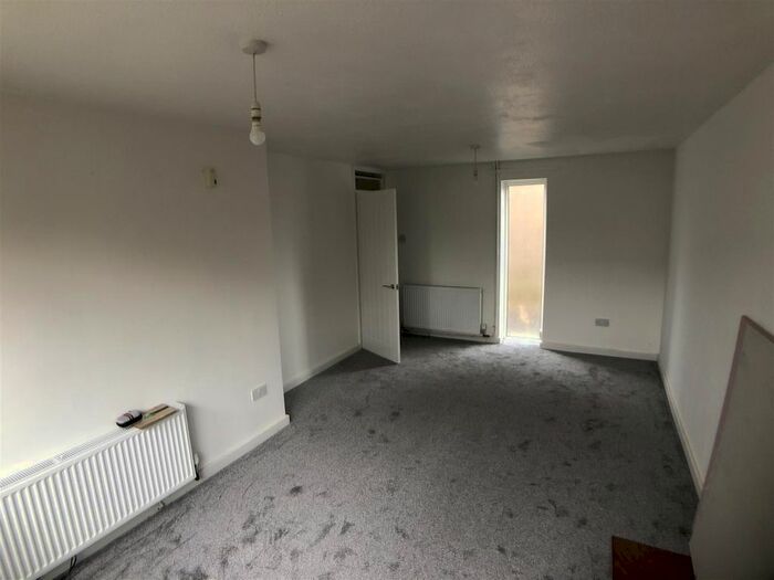 3 Bedroom Terraced House To Rent In Holdfield, Ravensthorpe, Peterborough PE3