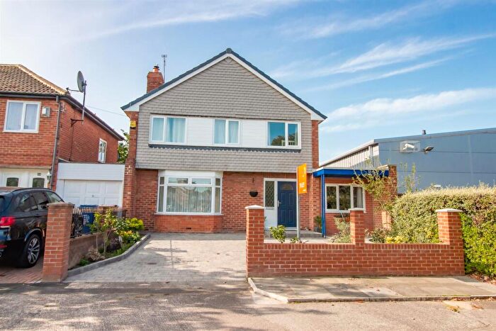 5 Bedroom Detached House To Rent In Guyzance Avenue, Regent Farm, Gosforth, NE3