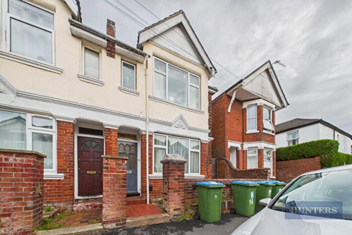 5 Bedroom House To Rent In Harborough Road, Southampton, SO15