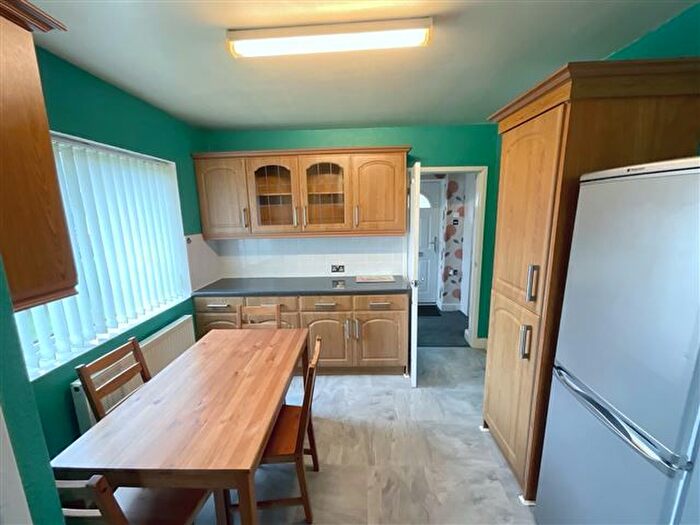 3 Bedroom Semi-detached House For Sale In Jaunty View, Sheffield, S12