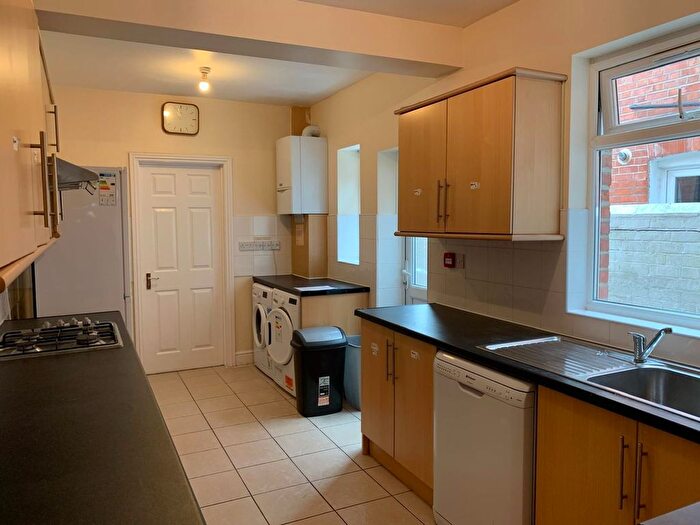 6 Bedroom Terraced House To Rent In Norris Road, Reading, RG6