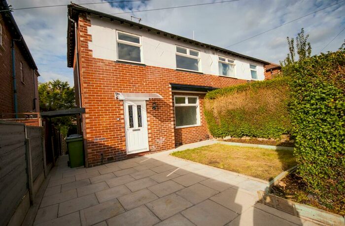 3 Bedroom Semi-Detached House To Rent In The Quadrant, Stockport, SK1