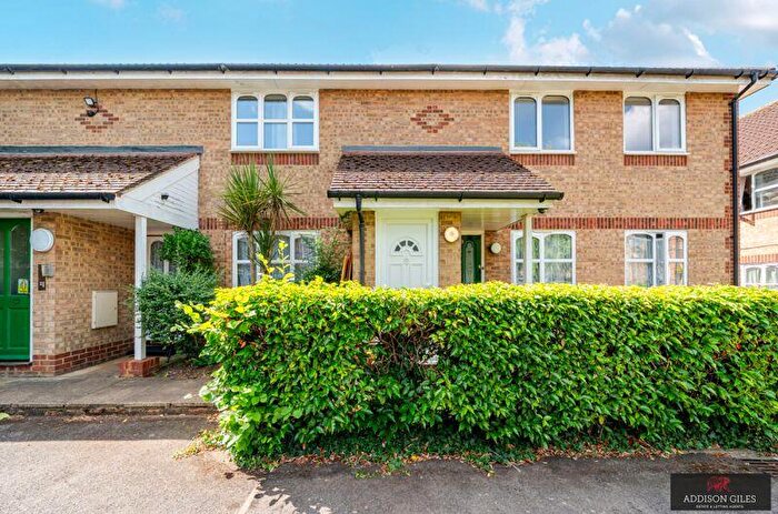 2 Bedroom Flat For Sale In Worcester Gardens, Slough, SL1