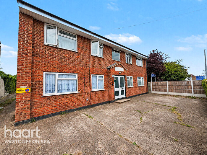 2 Bedroom Flat For Sale In Gainsborough Drive, Westcliff-On-Sea, SS0