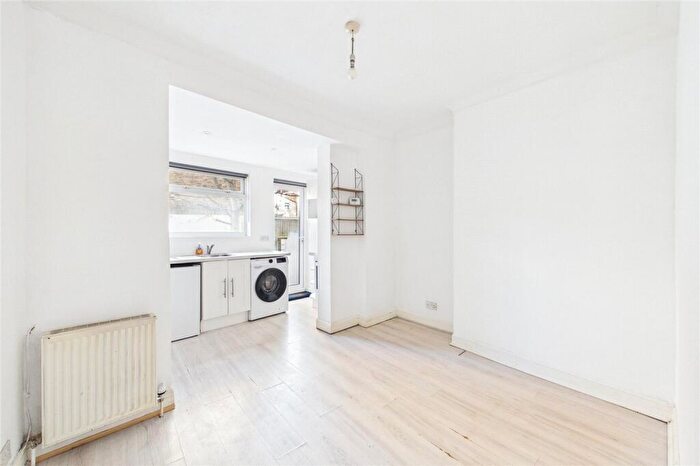 1 Bedroom Apartment To Rent In Thurlow Park Road, London, SE21