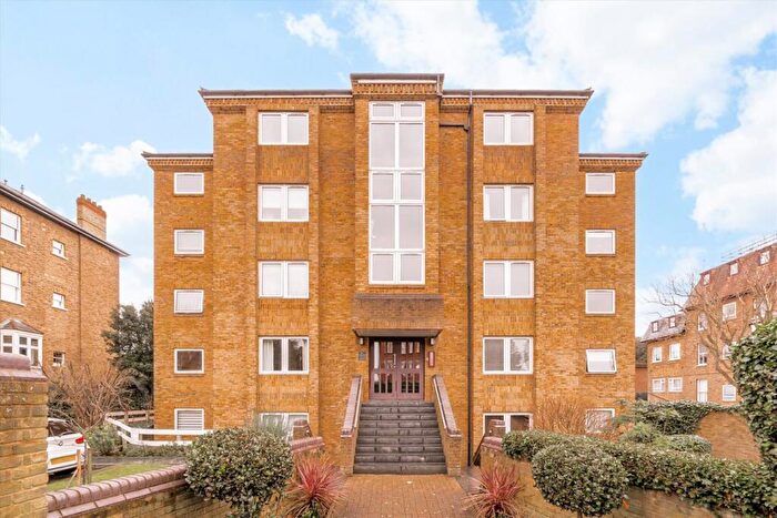 2 Bedroom Flat To Rent In Avenue Elmers, Surbiton, KT6