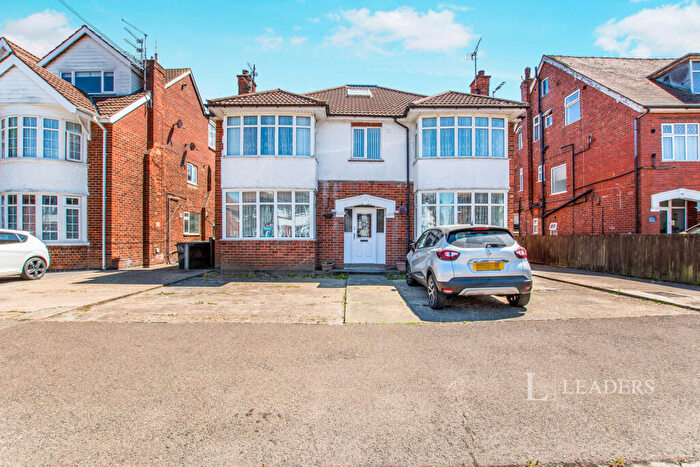 3 Bedroom Flat To Rent In Lumley Avenue, Skegness, Lincolnshire, PE25
