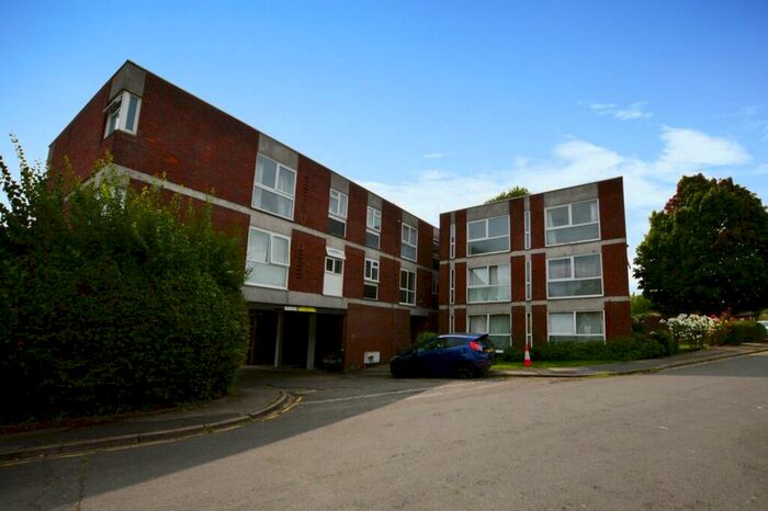 2 Bedroom Apartment To Rent In Brantwood Court, West Byfleet, Surrey, KT14